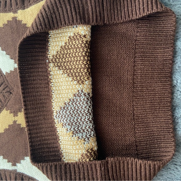 Cropped Sweater Vest - Picture 5 of 5